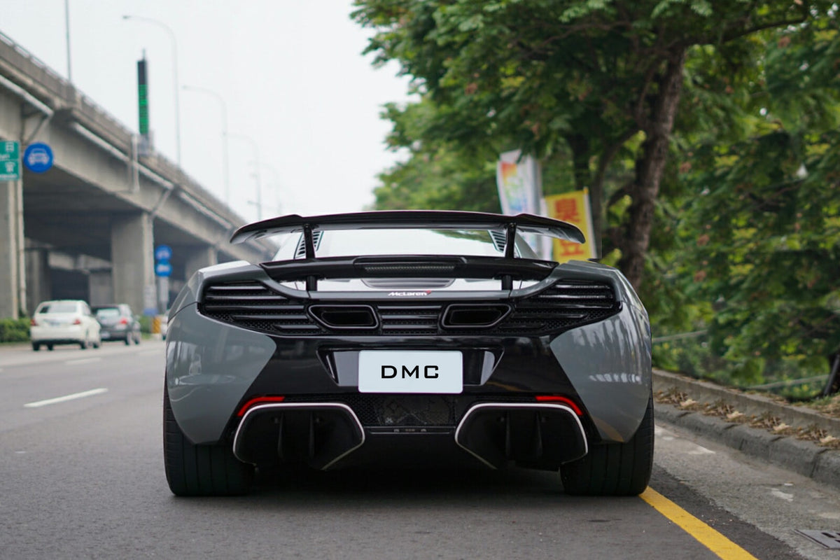 Tylne lotki z podstawowym spojlerem z włókna węglowego DMC do McLaren 650S