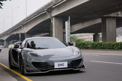 Aileron arrière avec spoiler de base en fibre de carbone de DMC McLaren MP4 12C HS compatibles avec les versions Coupé et Spider d'origine - KDMPARTS EUROPE TUNING STORE