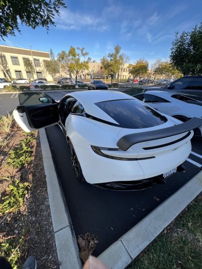 Aileron arrière en fibre de carbone de DMC pour DB 11 Coupé et Volante d'origine - KDMPARTS EUROPE TUNING STORE
