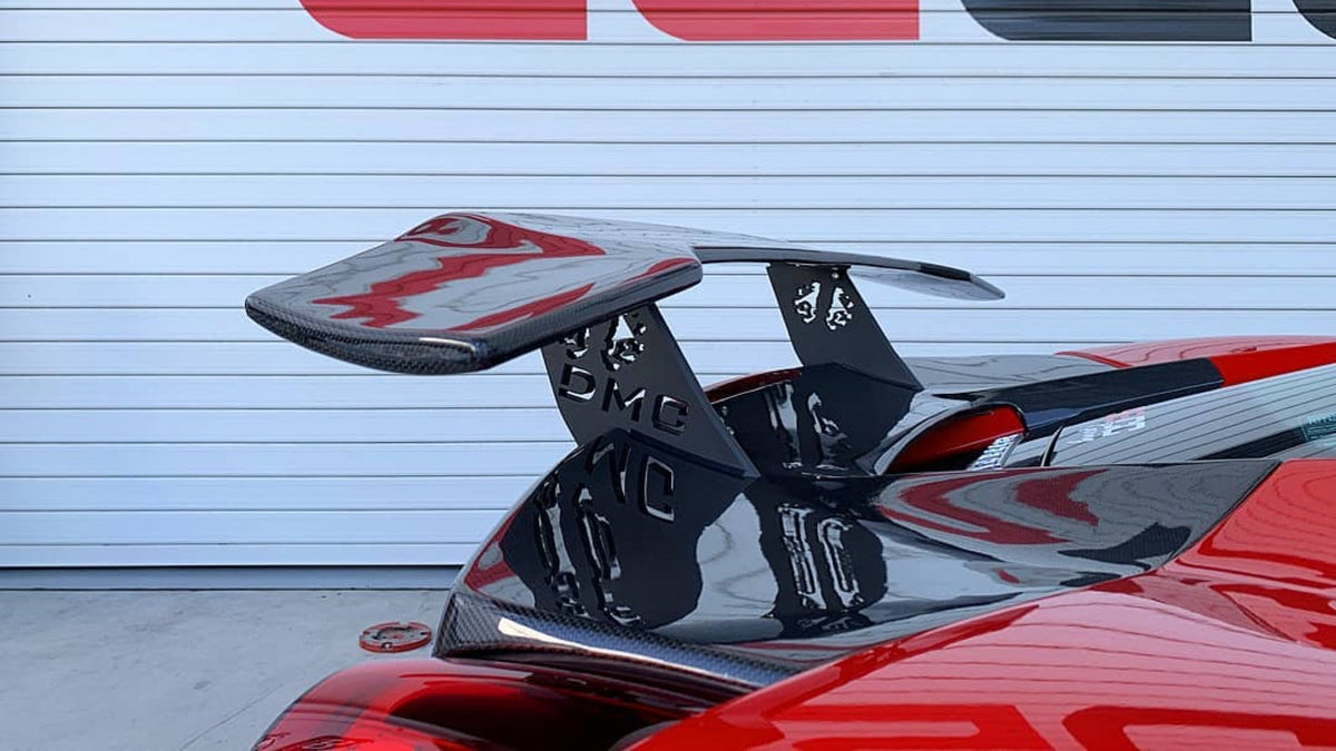 Aileron spoiler arrière en fibre de carbone EVO - 2 de DMC pour Ferrari 488 GTB Coupé et Spider - KDMPARTS EUROPE TUNING STORE