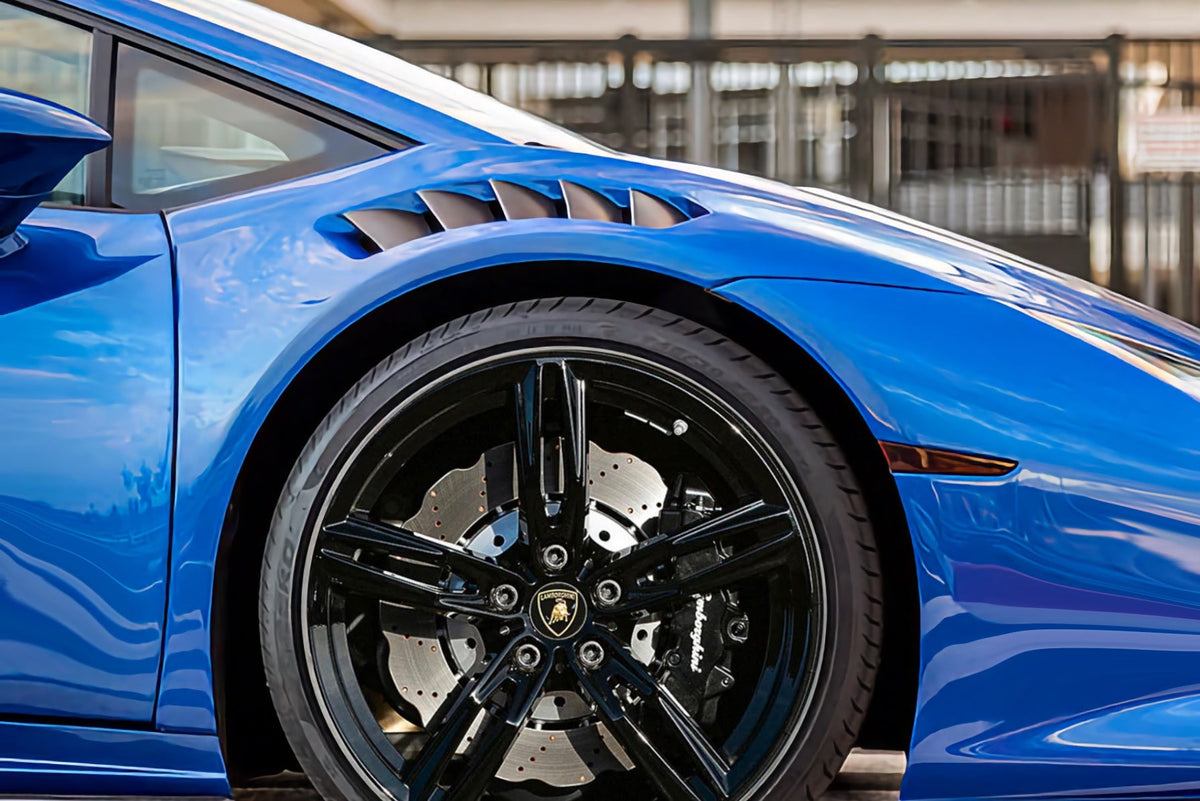 Ailes avant en fibre de carbone « STO » de DMC pour Lamborghini Huracan EVO Coupé et Spyder d'origine - KDMPARTS EUROPE TUNING STORE