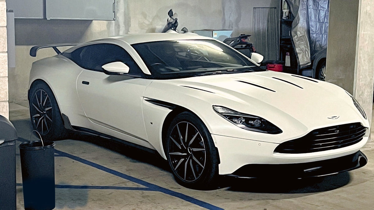 Bas de caisse latéraux en fibre de carbone de DMC pour Aston Martin DB11 Coupé et Volante d'origine - KDMPARTS EUROPE TUNING STORE