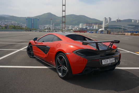 Bas de caisse latéraux en fibre de carbone de DMC pour McLaren 570S coupé et spyder d'origine - KDMPARTS EUROPE TUNING STORE