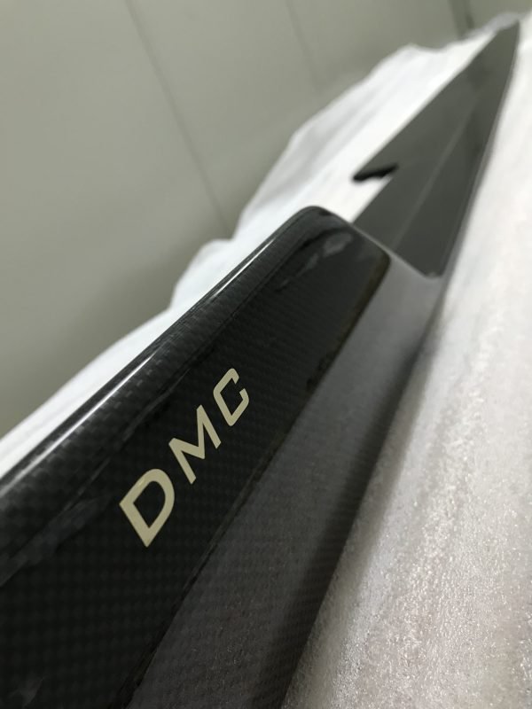 Bas de caisse latéraux en fibre de carbone « Speciale » de DMC pour Ferrari 488 GTB Coupé et Spider - KDMPARTS EUROPE TUNING STORE