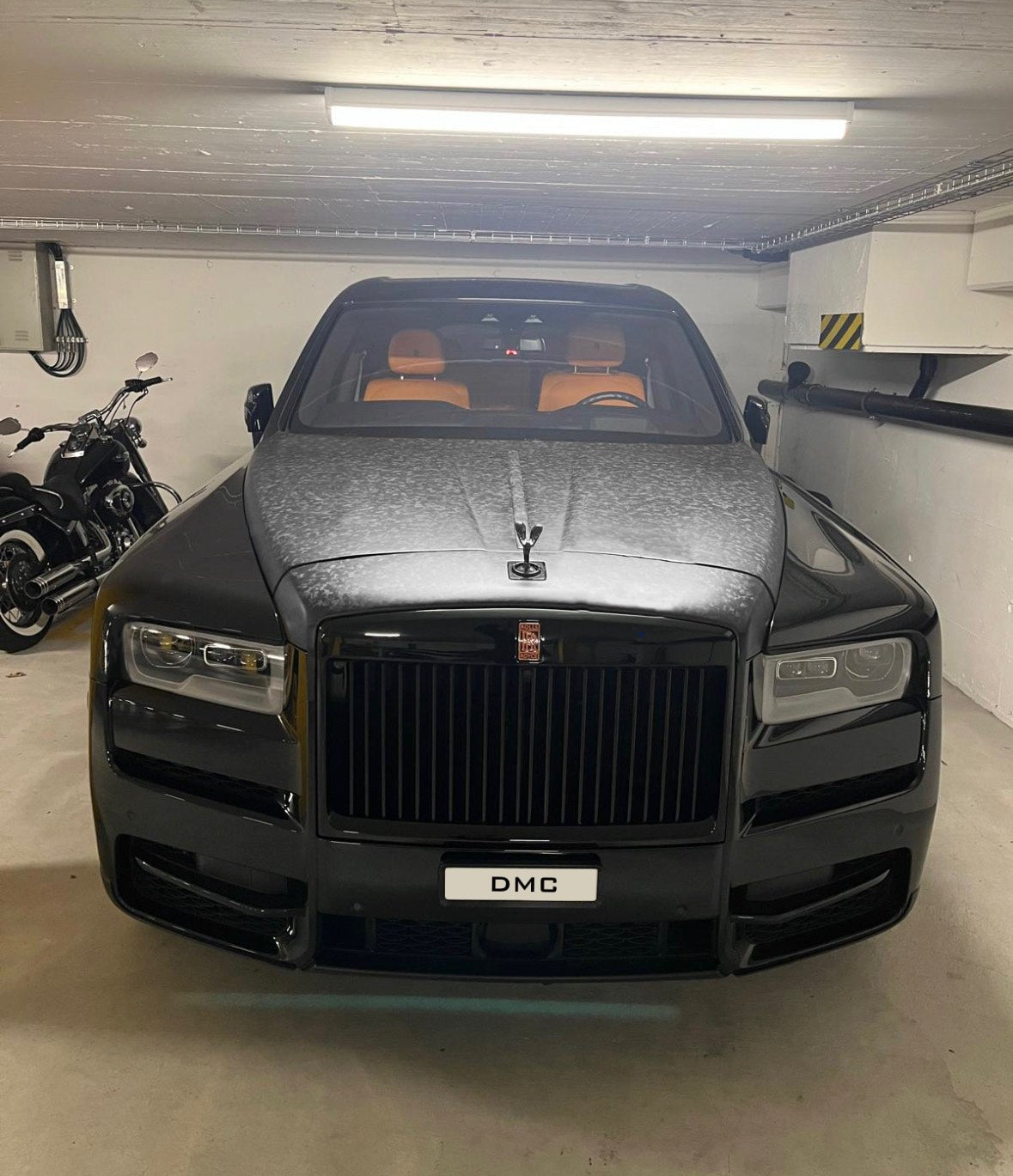 Cadre de calandre en fibre de carbone de DMC pour Rolls Royce Cullinan (remplacement de la calandre d'origine) - KDMPARTS EUROPE TUNING STORE