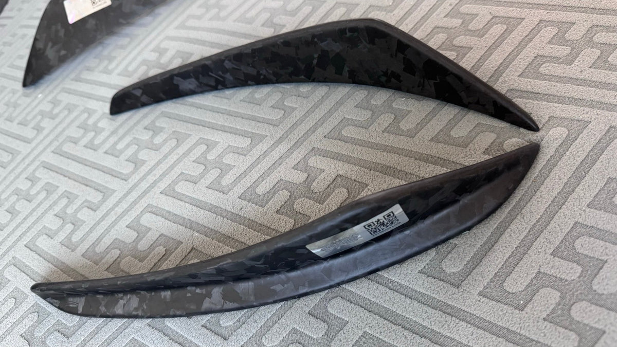 Canards de pare chocs avant en fibre de carbone « F1 » de DMC pour Ferrari 296 GTB / 296 Assetto Fiorano d'origine - KDMPARTS EUROPE TUNING STORE