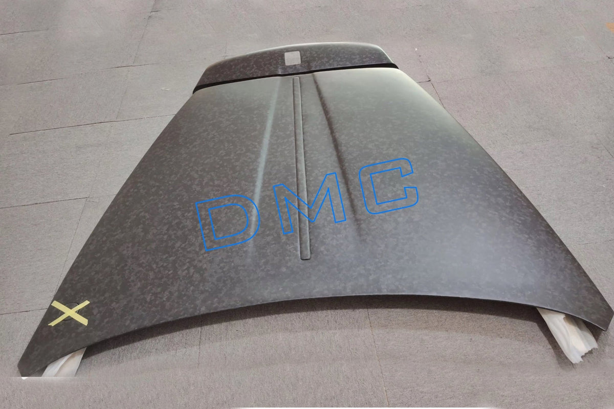 Capot avant en fibre de carbone de DMC pour Rolls Royce Cullinan Black Badge (remplacement du capot d'origine) - KDMPARTS EUROPE TUNING STORE
