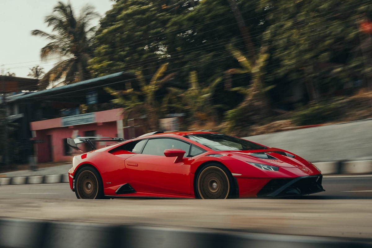 Kit carrosserie en fibre de carbone « STO » de DMC, transforme votre Lamborghini Huracan Coupé et Spyder d'origine en Super Trofeo Omologato - KDMPARTS EUROPE TUNING STORE