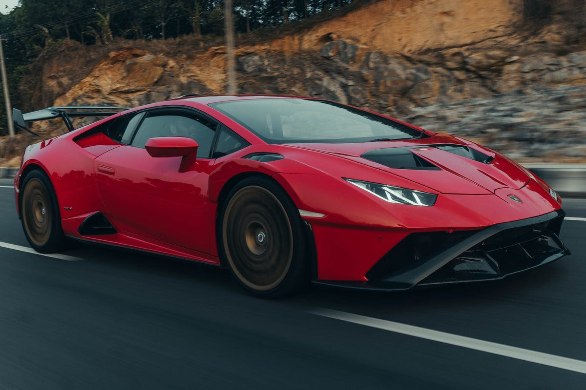 Kit carrosserie en fibre de carbone « STO » de DMC, transforme votre Lamborghini Huracan Coupé et Spyder d'origine en Super Trofeo Omologato - KDMPARTS EUROPE TUNING STORE