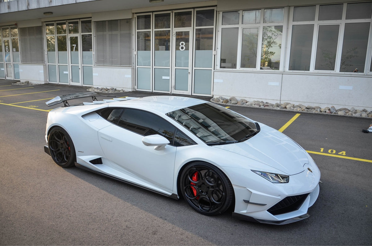 Lame de pare chocs avant en fibre de carbone « Affiri » de DMC pour Lamborghini Huracan Coupé et Spyder d'origine - KDMPARTS EUROPE TUNING STORE