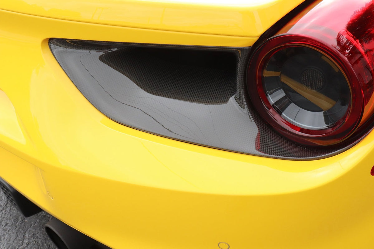 Panneaux de feux arrière en fibre de carbone de DMC pour Ferrari 488 GTB Coupé et Spider - KDMPARTS EUROPE TUNING STORE