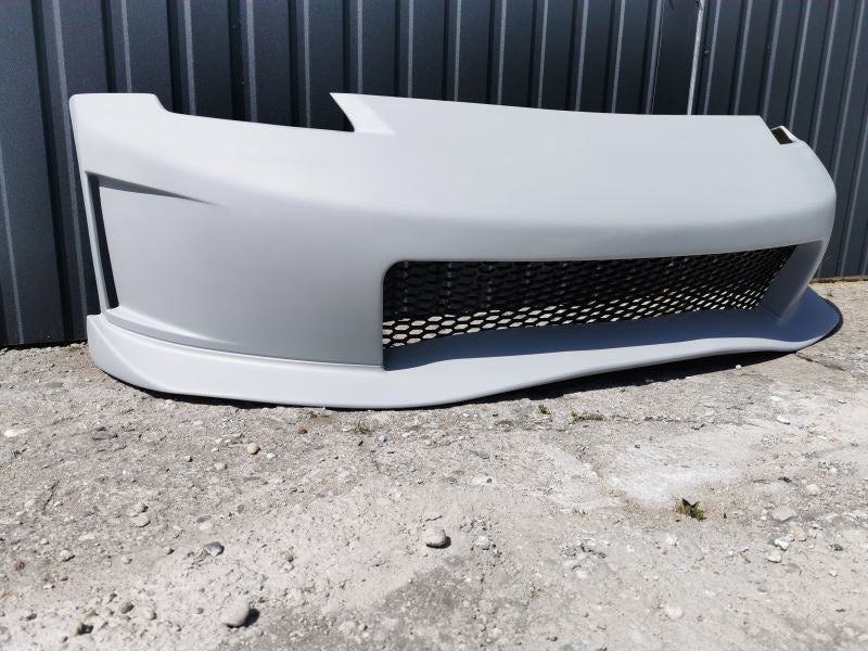 Pare chocs avant pour Nissan 350Z 2003-2009 look V3 avec grille en ABS intégrée - KDMPARTS EUROPE TUNING STORE